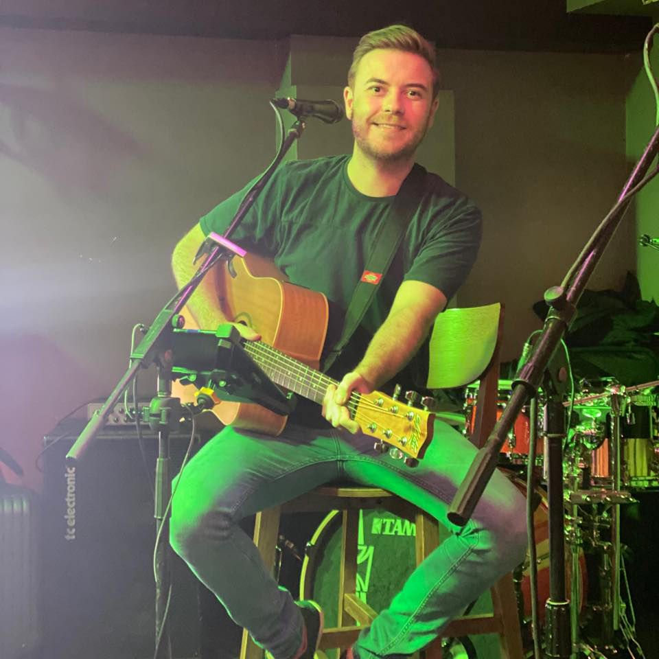Chris Clarke, singer in Darwin