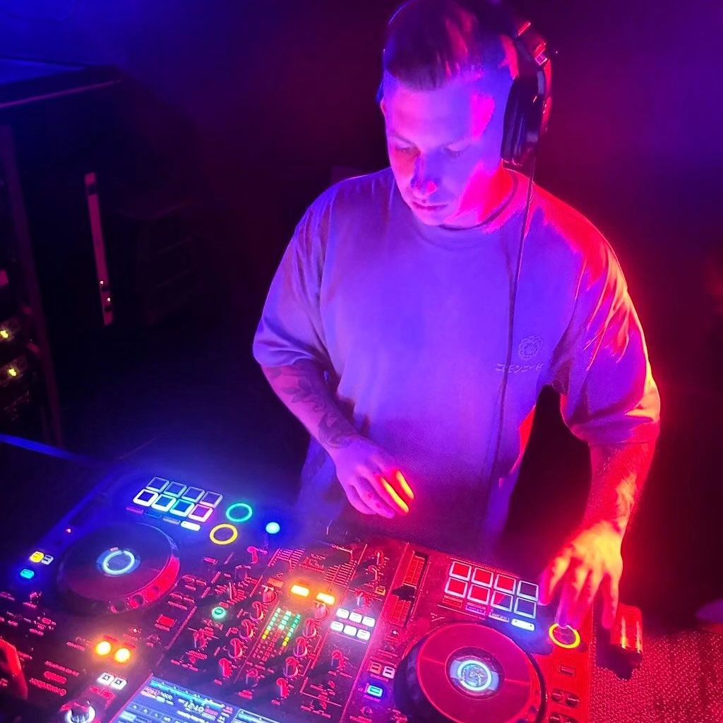 Glavas, dj
