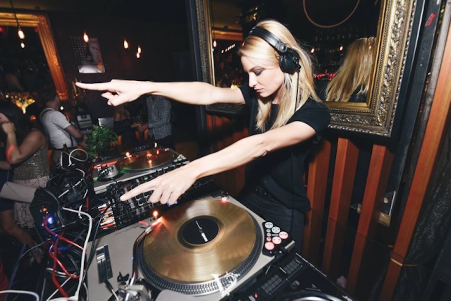 DJ Selina Murby, live in Perth, photo 2
