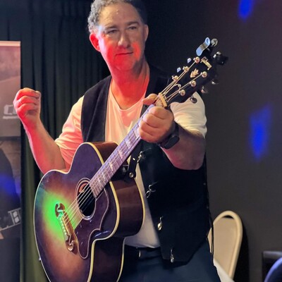 Rob Charlton, singer in Dubbo, photo 2