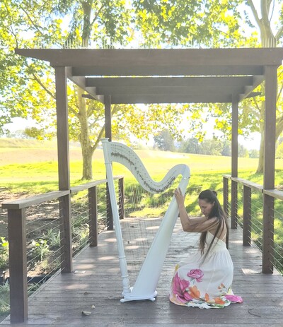 Melanie Trapman, harp player in Dubbo, photo 2