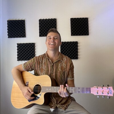 Benny Purnell, singer-songwriter in East Ballina, photo 2