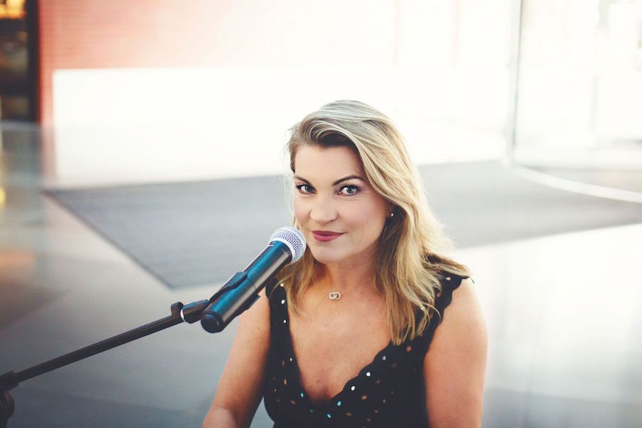 Erin, pianist and singer solo in Perth, photo 3