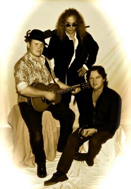 Paul Robert Burton, singer-songwriter in Erina, photo 3