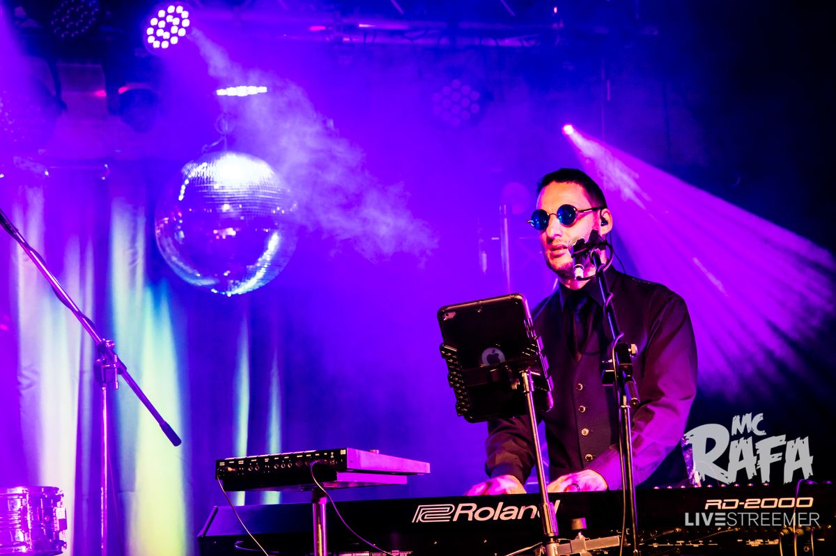 F Key Piano Man, singer