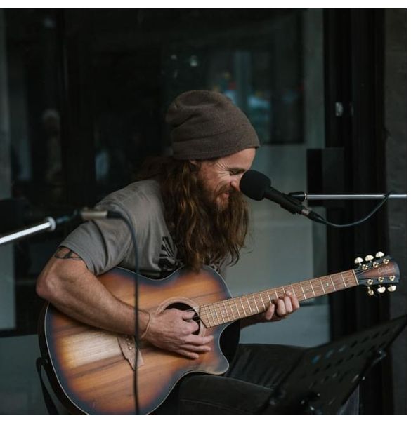 Nicholas, singer-songwriter in Falcon