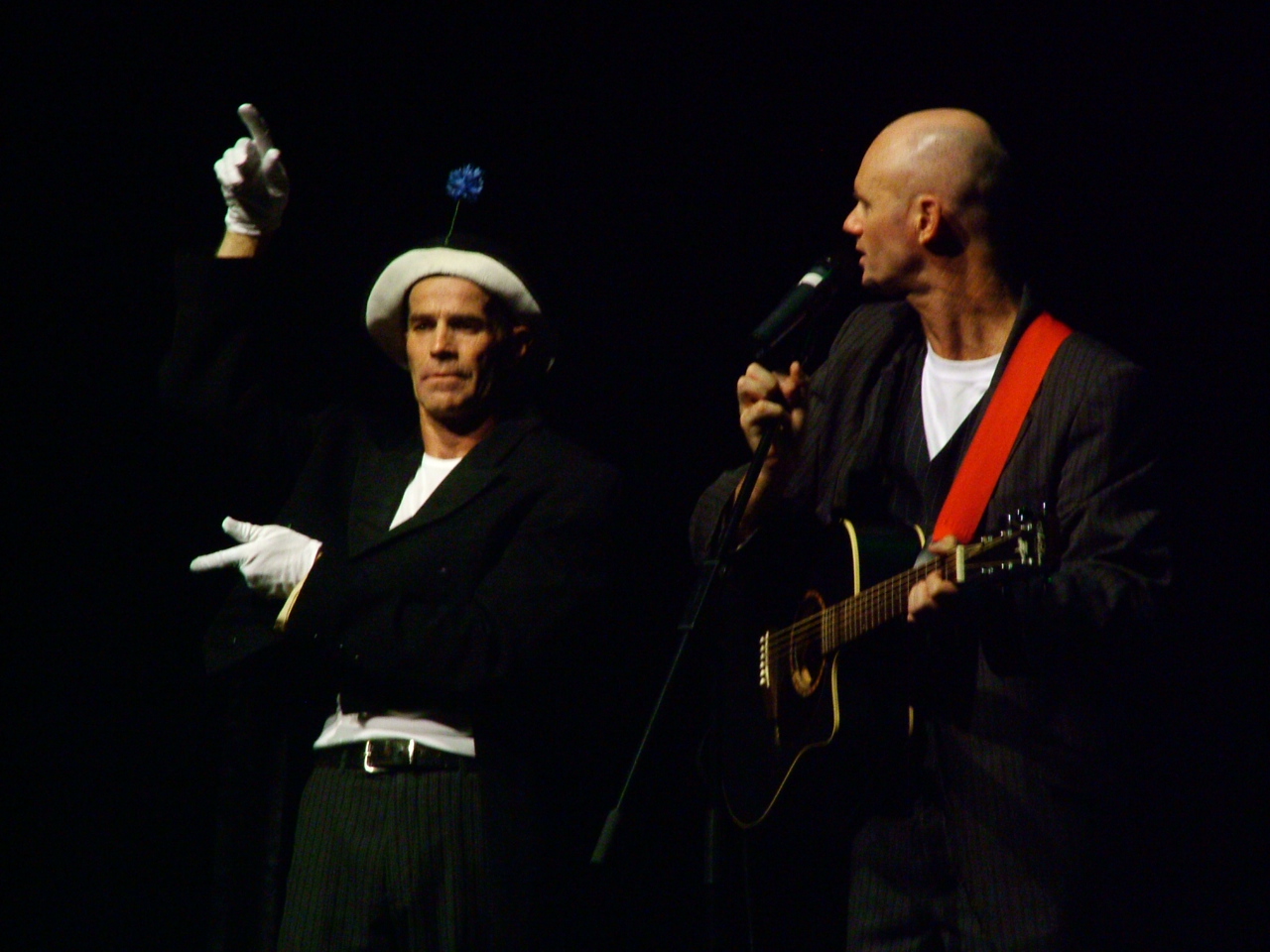 Dennis clare, mime in Faulconbridge