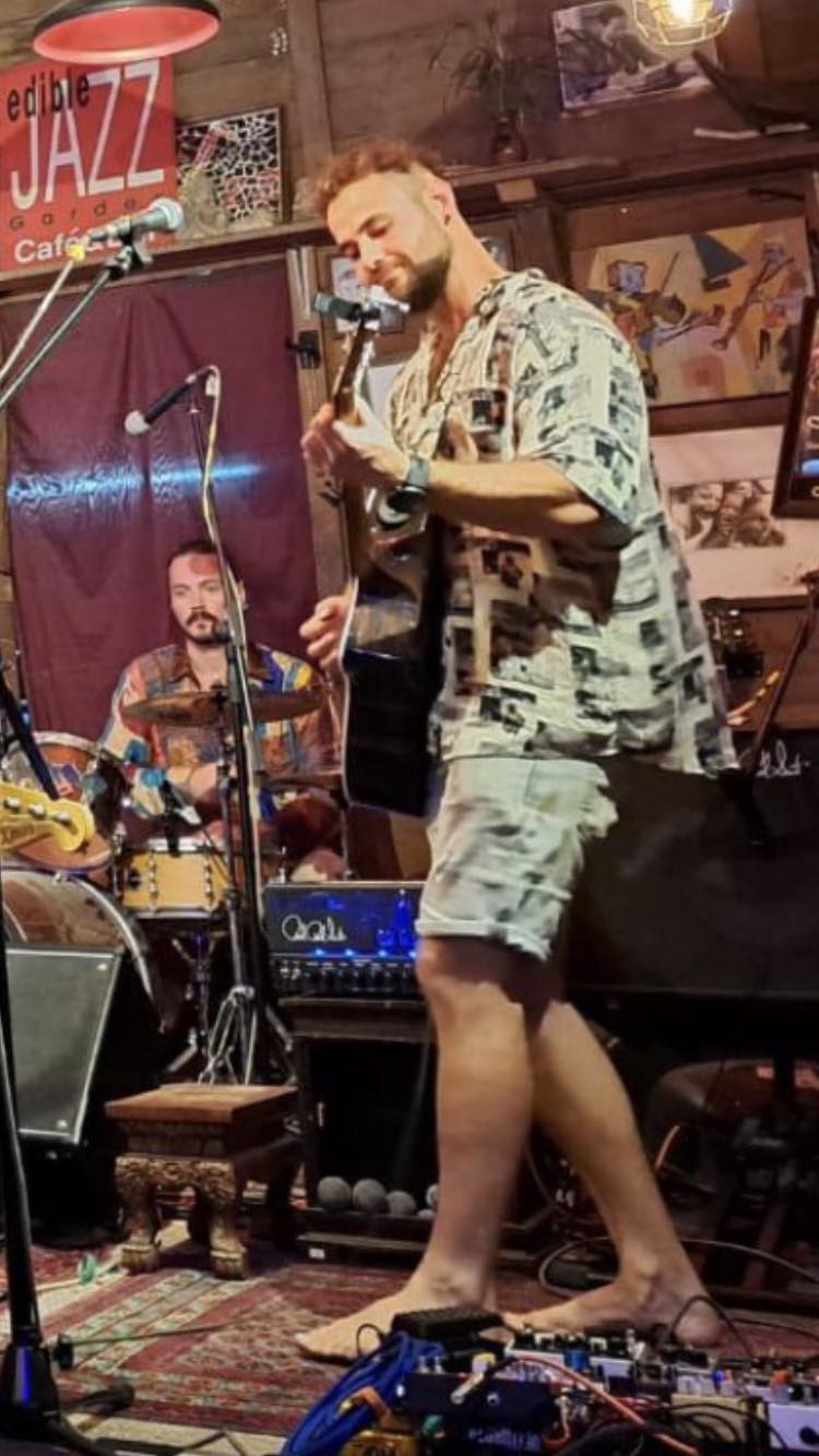 Nelson Lee, singer in Forresters Beach