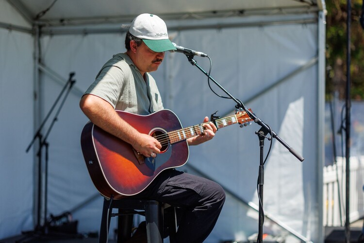 Noah Vernon, singer-songwriter in Geelong, photo 3