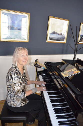 Suzanne Petersen, singer-songwriter in Geelong, photo 3