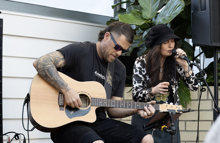 Chrissy & Mick, musical duo in Geelong, photo 3