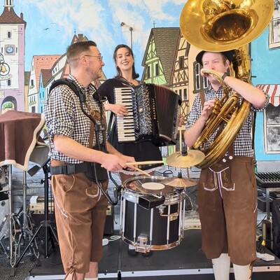 Oktoberfest, musical duo in Geelong, photo 2
