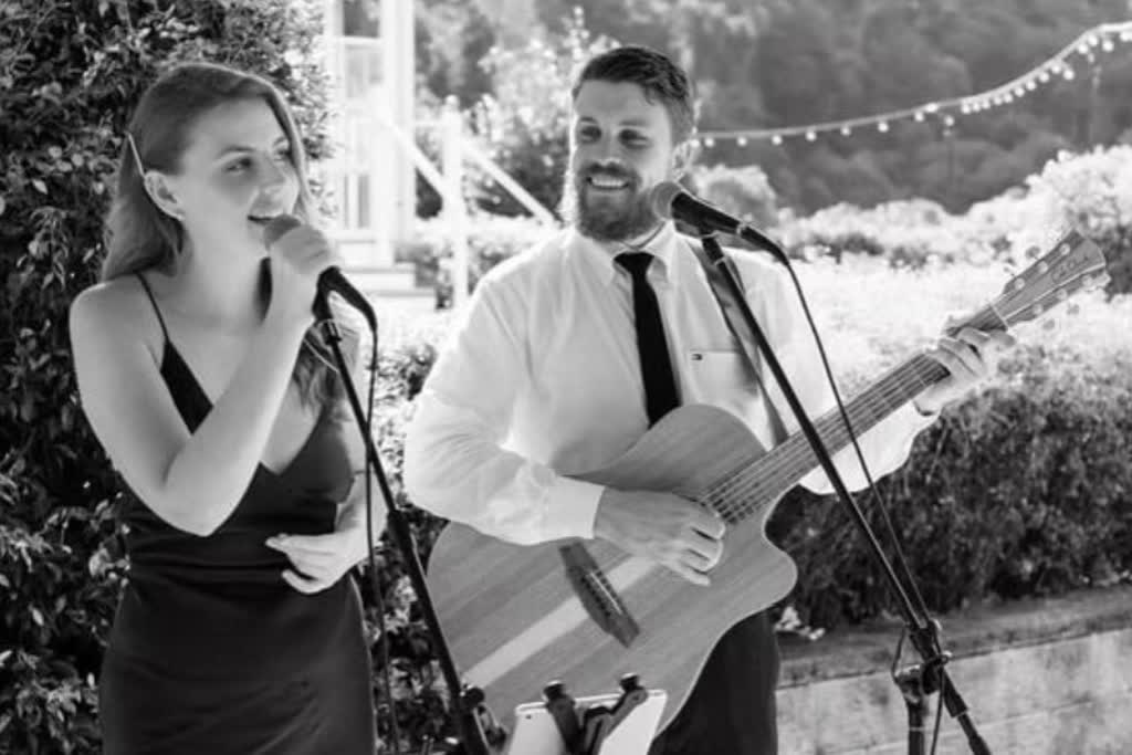 Brad & Brodie, acoustic guitar and singer duo in Gladstone, photo 2