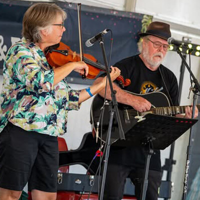 Kari & Gar, musical duo in Glenwood, photo 2