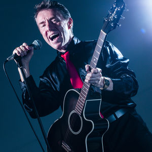 Brad Holmes, singer in Gold Coast