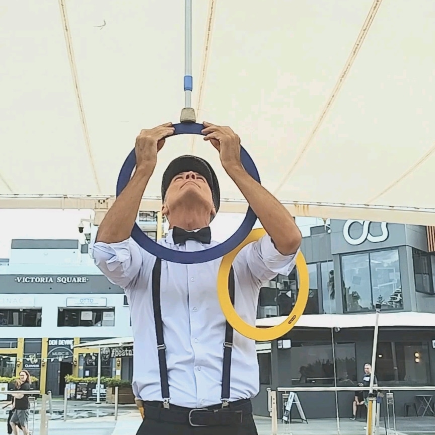 The Balancing Man, balancing act in Gold Coast