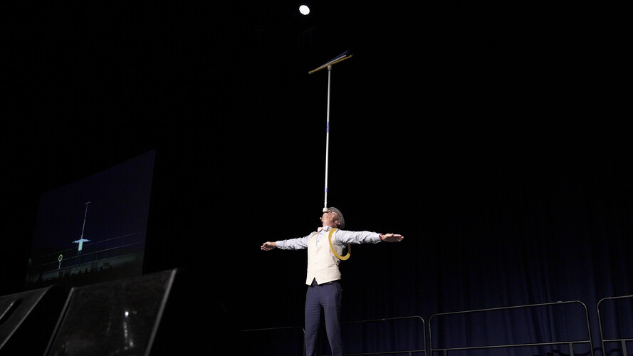 The Balancing Man, balancing act in Gold Coast, photo 3