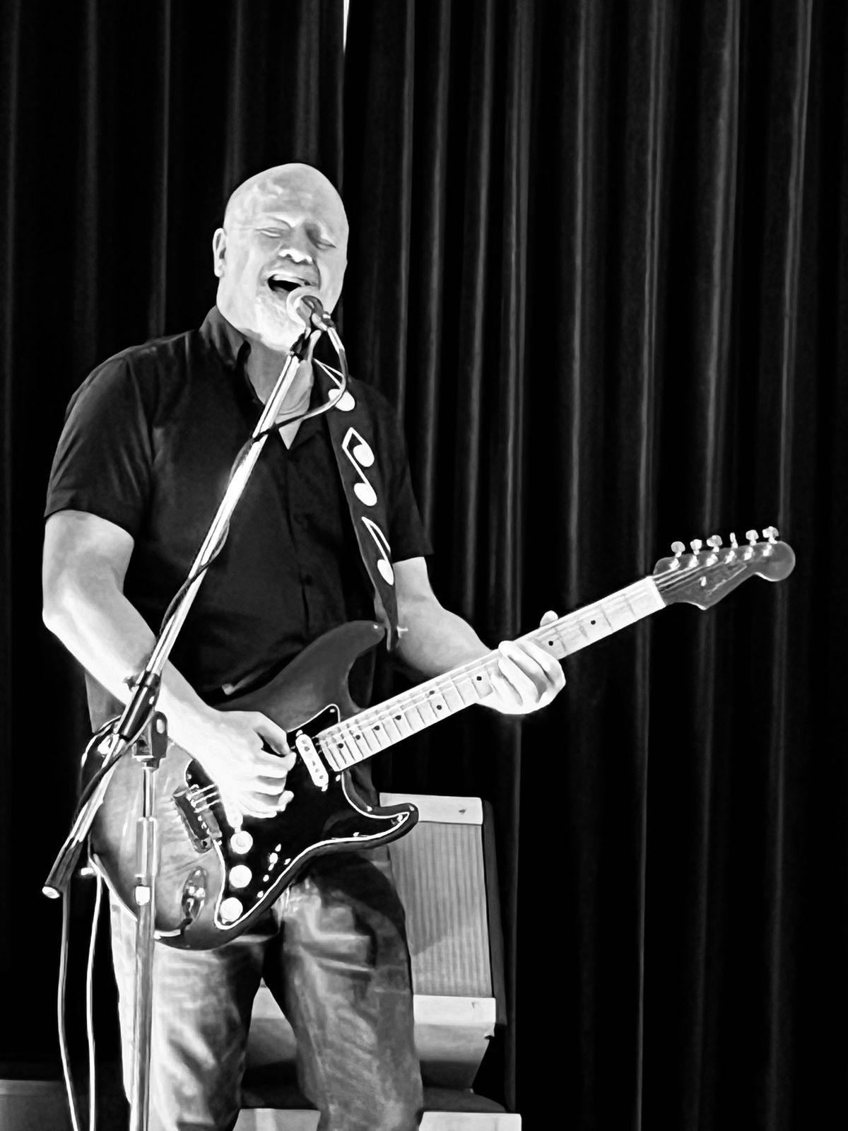 Brent Hutchinson, singer in Gold Coast