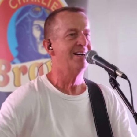 Chris Bent, singer in Gold Coast