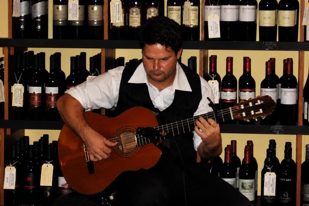 Matt Currie, classical guitarist in Gold Coast