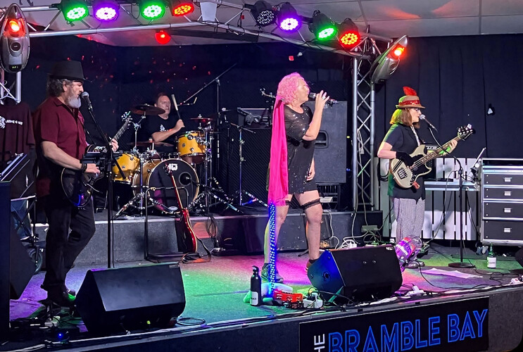 Blazing Grace, cover band in Gold Coast, photo 3