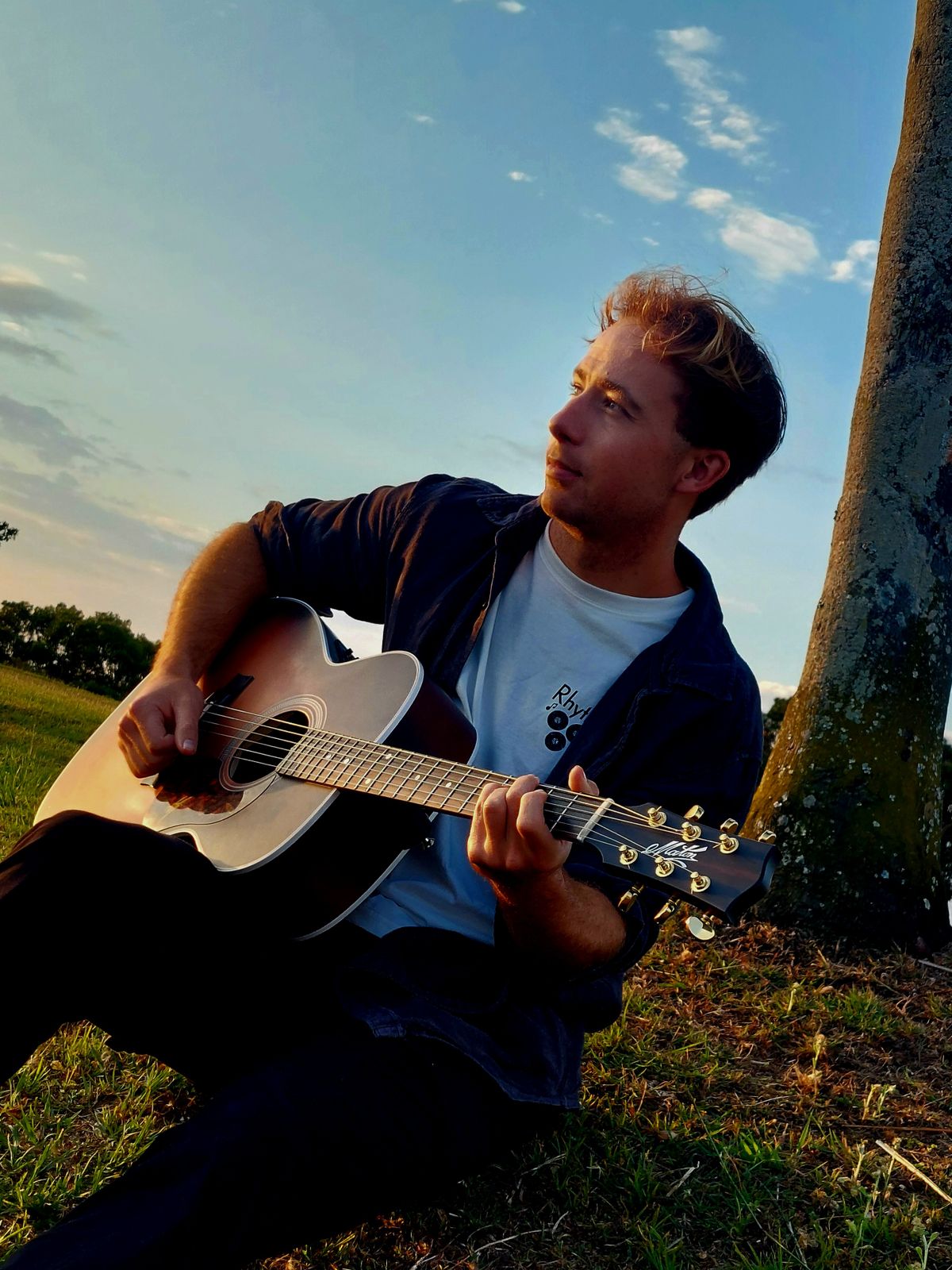 Curt Luxton, singer in Gold Coast