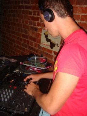 DJ Beniii, live in Gold Coast, photo 2