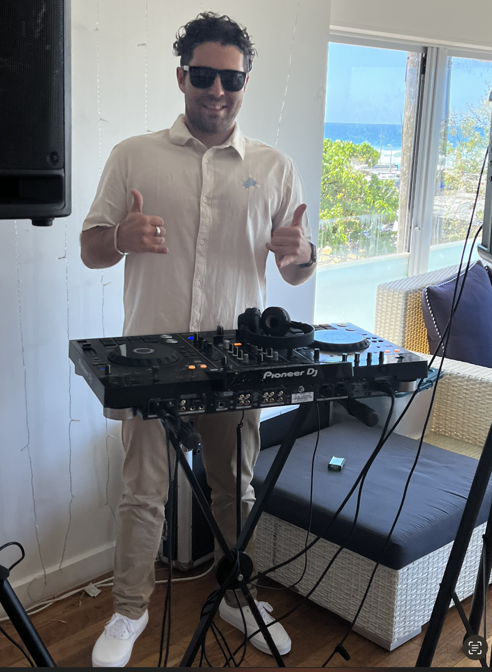 Gus, dj in Gold Coast
