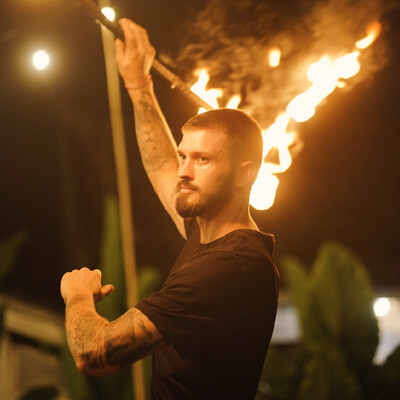 Storytelling through fire, fire performer in Gold Coast, photo 2