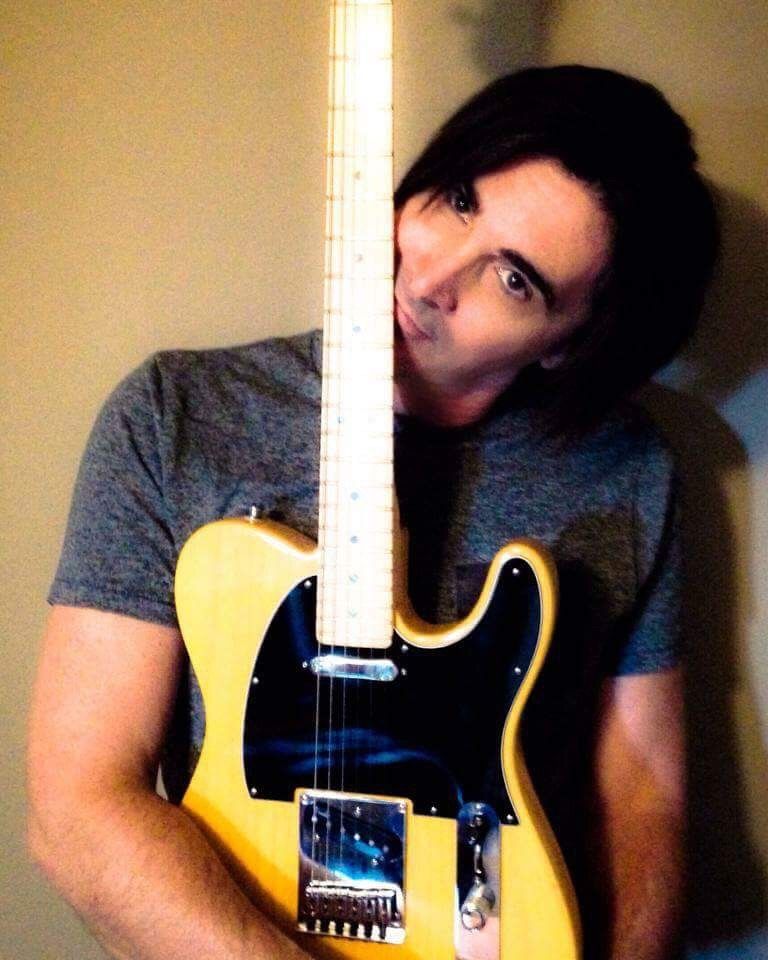 Mark Divola, singer in Gold Coast