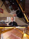 Harry Lynn, pianist and singer solo in Gold Coast