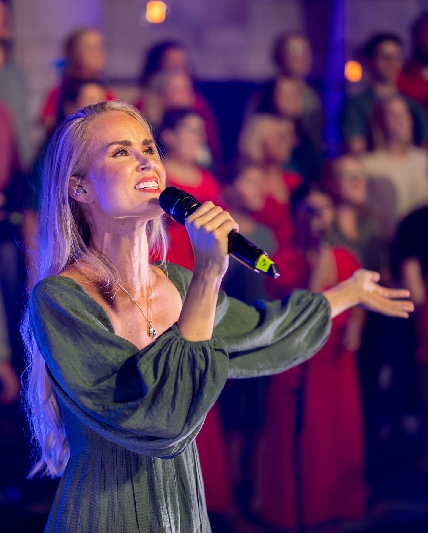 Sara Reddrop, singer in Gold Coast
