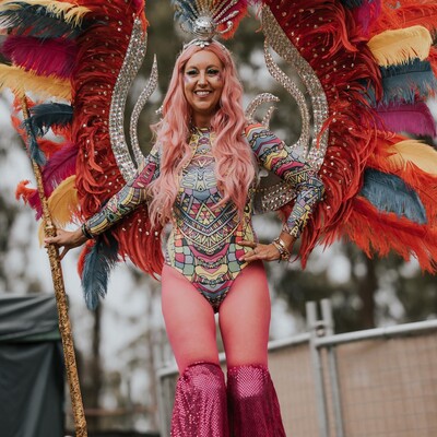 Lady Long-Legs, stilt walker in Gold Coast, photo 2