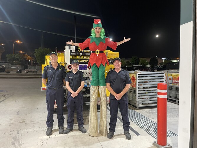 Lady Long-Legs, stilt walker in Gold Coast, photo 3