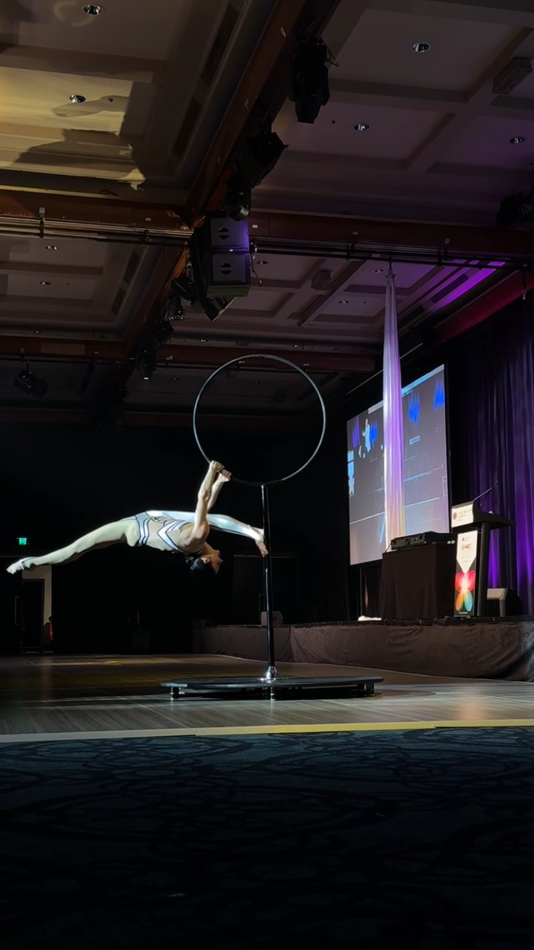 Amber Aeriallina, acrobat in Gold Coast