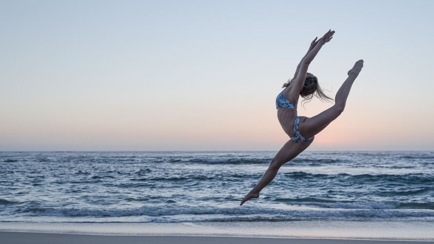 Emily Nicole, acrobat in Gold Coast, photo 3
