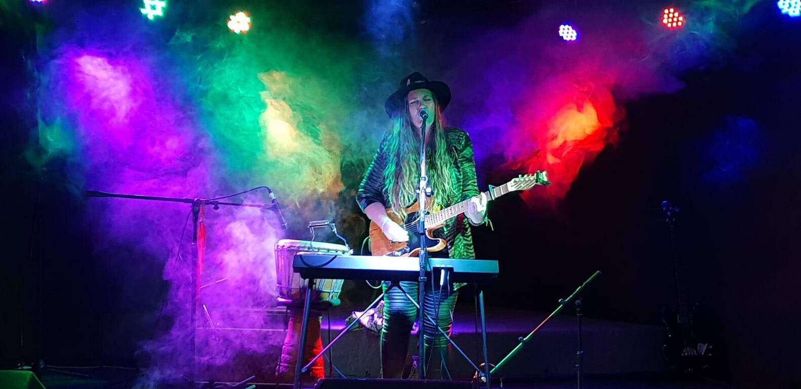 Katie Who, wedding band in Gold Coast