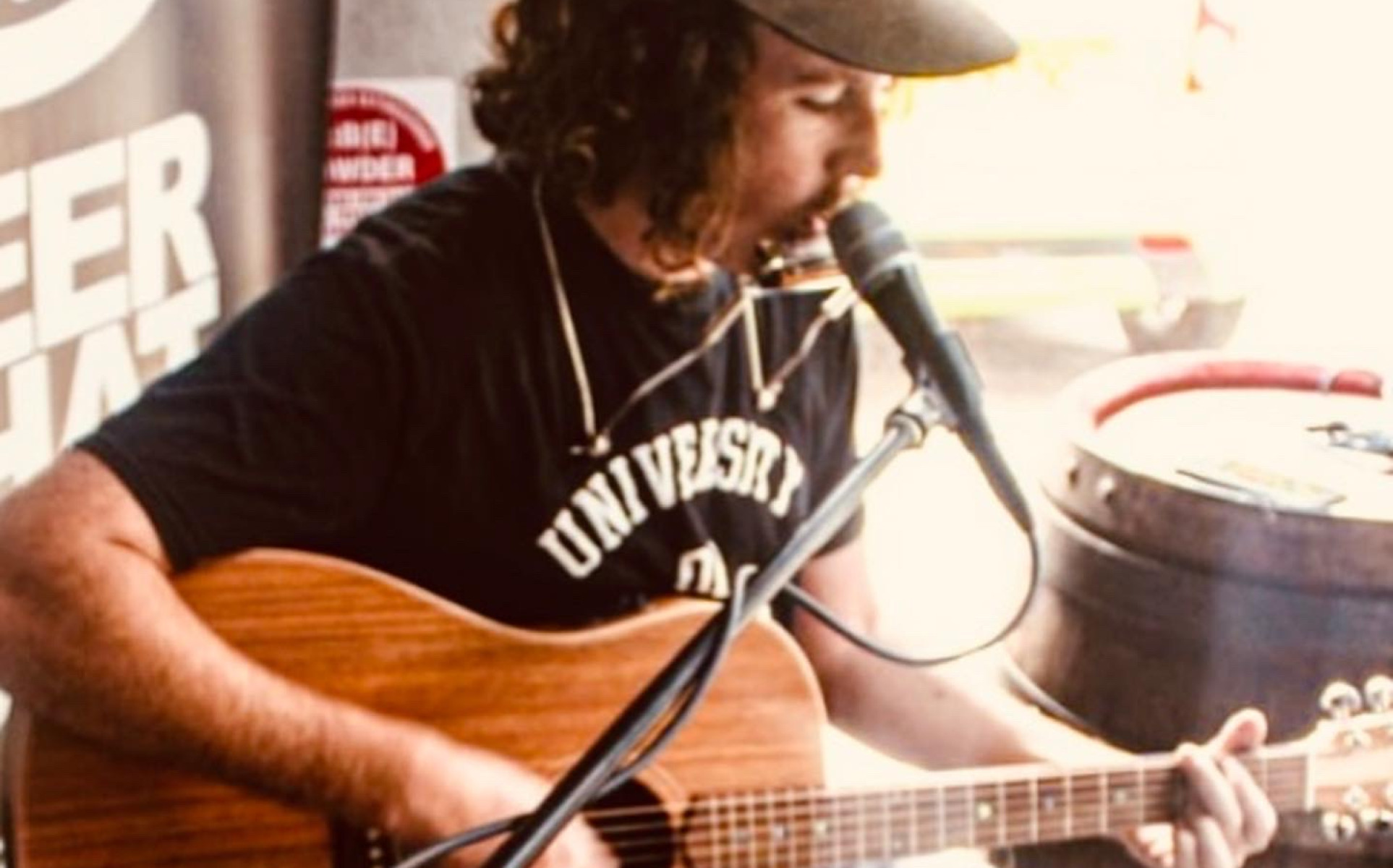 Noah Mac, acoustic guitar and singer solo in Gosford