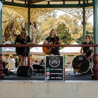 Stix & Stringz, indie band in Hervey Bay, photo 2