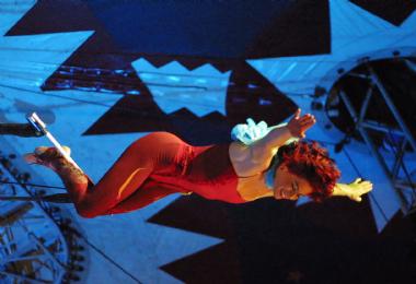 Trapezista, aerialist in Hobart, photo 2
