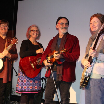 Ross Smithard and Up Jumped Trouble, bush band in Hobart, photo 2