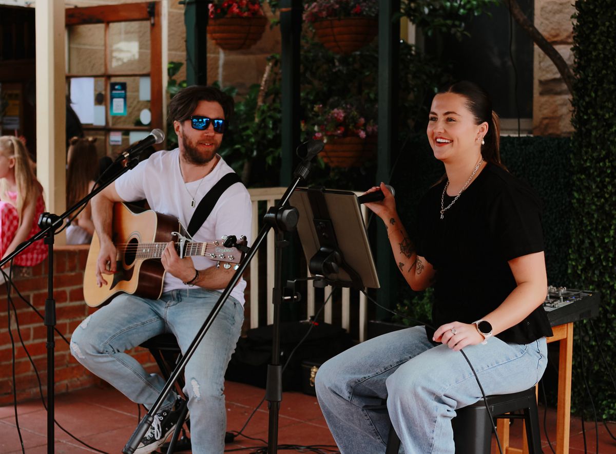 Hettie and Pete, musical duo in Hobart