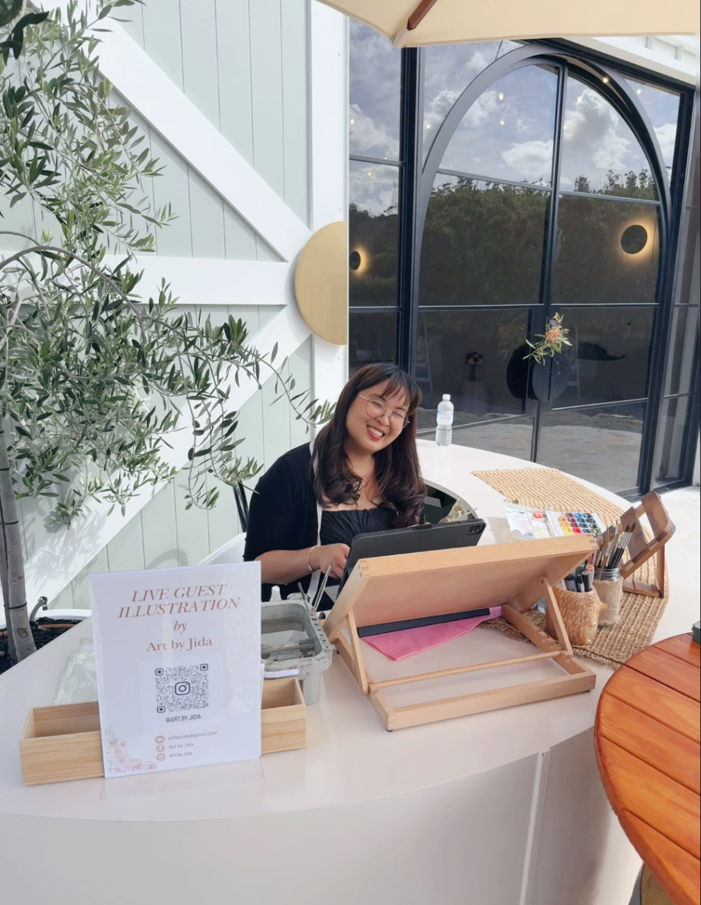 Jida, caricaturist in Hobart