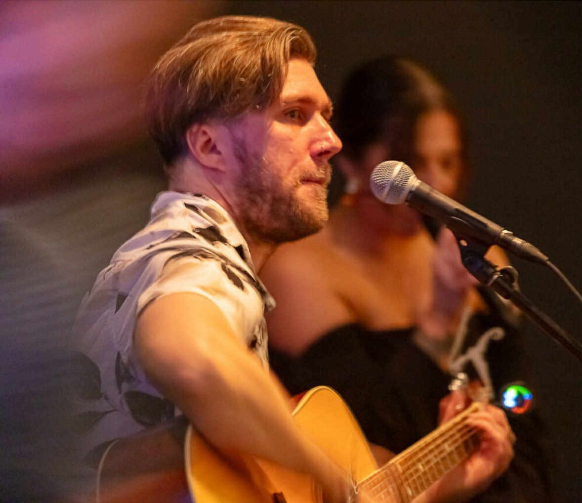Pete Hunt, singer in Hobart