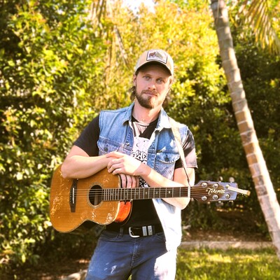 Mitch Peters, singer in Kandanga, photo 2