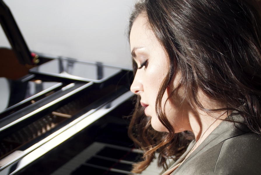 KELLY READ, pianist and singer solo in Perth, photo 2