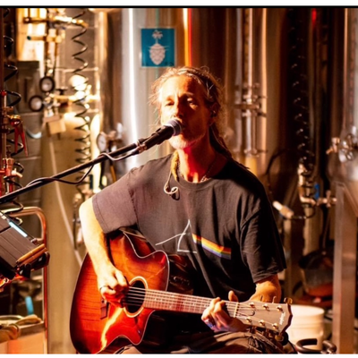 Mr.Lunar, singer-songwriter in Kuranda, photo 2