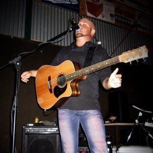 Simon Ward, singer in Kyabram, photo 2