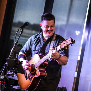 Scott Lewis, singer in Launceston, photo 2
