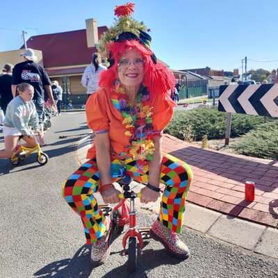 Marcelle, balloon twister in Launceston, photo 2